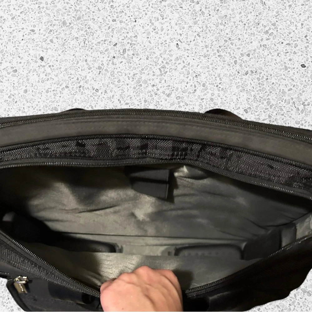 Targus Padded Travel Briefcase / Laptop Bag / Carry-On Bag